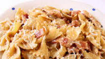 Becky Higgins' Garlic Chicken Farfalle Becky Higgins' Garlic Chicken Farfalle