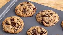 BAKER'S Oatmeal Raisin-Chocolate Chunk Cookies BAKER'S Oatmeal Raisin-Chocolate Chunk Cookies