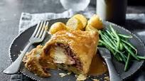 Chicken en croûte with new potatoes and green beans Chicken en croûte with new potatoes and green beans