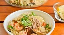 Pancit Bihon (Filipino Noodles) Pancit Bihon (Filipino Noodles)