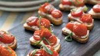 Roasted Tomato, Ricotta and Basil Crostini Roasted Tomato, Ricotta and Basil Crostini