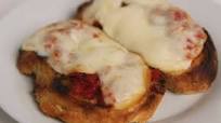 Sun Dried Tomato and Smoked Mozzarella Bruschetta Recipe Sun Dried Tomato and Smoked Mozzarella Bruschetta Recipe