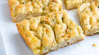 Easy Rosemary Garlic Focaccia Bread Easy Rosemary Garlic Focaccia Bread