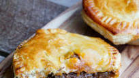 Classic chunky Aussie Meat Pies (a great recipe for expats!) Classic chunky Aussie Meat Pies (a great recipe for expats!)