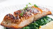 This low-calorie roasted salmon recipe is healthy and easy to make This low-calorie roasted salmon recipe is healthy and easy to make