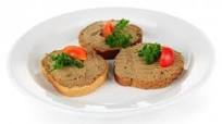 Pan tostado integral con paté Pan tostado integral con paté