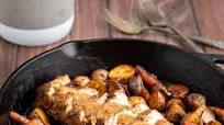 Cast Iron Pork Tenderloin Medallions with Potatoes and Gravy Cast Iron Pork Tenderloin Medallions with Potatoes and Gravy