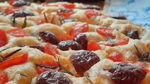 Focaccia Recipe with Olives, Tomatoes & Rosemary! Focaccia Recipe with Olives, Tomatoes & Rosemary!