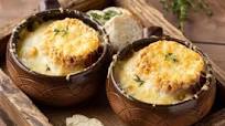 Feel Warm and Cozy with this Classic French Onion Soup Recipe Feel Warm and Cozy with this Classic French Onion Soup Recipe