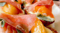 Honey Whipped Ricotta Crostini With Peaches And Prosciutto Honey Whipped Ricotta Crostini With Peaches And Prosciutto