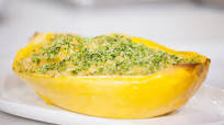 Low-Calorie Spaghetti Squash Pasta with Broccoli Breadcrumbs Low-Calorie Spaghetti Squash Pasta with Broccoli Breadcrumbs