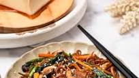 Veggie Shirataki Noodle Stir-Fry (Japchae) 雜菜炒蒟蒻麵 (韓式炒粉絲) Veggie Shirataki Noodle Stir-Fry (Japchae) 雜菜炒蒟蒻麵 (韓式炒粉絲)