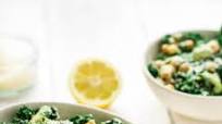 Roasted Kale Caesar Salad with Chickpeas & Avocado Roasted Kale Caesar Salad with Chickpeas & Avocado
