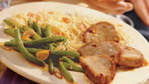Spicy Barbecued Pork Tenderloin with Green Beans Spicy Barbecued Pork Tenderloin with Green Beans