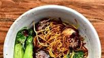 Vegetable Lo Mein (Chili Garlic Noodles) Vegetable Lo Mein (Chili Garlic Noodles)