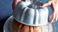 How to make a rum baba bundt cake How to make a rum baba bundt cake
