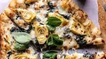 Spinach and Artichoke Pizza with Cheesy Bread Crust Spinach and Artichoke Pizza with Cheesy Bread Crust