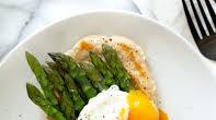 Grilled Chicken with Asparagus and Poached Egg Grilled Chicken with Asparagus and Poached Egg