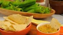 Slow-Cooker Chile Con Queso Slow-Cooker Chile Con Queso