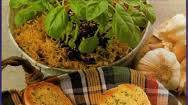 Pan tostado con ajo y albahaca Pan tostado con ajo y albahaca