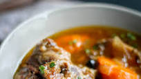 SLOW COOKER OXTAILS SLOW COOKER OXTAILS