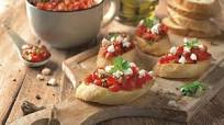 Recette de bruschetta de tomate et feta à l’italienne Recette de bruschetta de tomate et feta à l’italienne