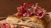 FOCACCIA DI PATATE: LA RICETTA PER UNA FOCACCIA MORBIDA E GUSTOSA FOCACCIA DI PATATE: LA RICETTA PER UNA FOCACCIA MORBIDA E GUSTOSA
