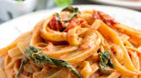 Cheesecake Factory Copycat: Sundried Tomato Fettuccine (Lightened Up) Cheesecake Factory Copycat: Sundried Tomato Fettuccine (Lightened Up)