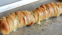 Cheesy Garlic Pull-Apart Loaf Cheesy Garlic Pull-Apart Loaf