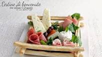 Cestino di benvenuto con salumi e formaggi Cestino di benvenuto con salumi e formaggi