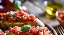 Bruschetta: the classic Italian appetizer recipe for a bruschetta with tomato and basil Bruschetta: the classic Italian appetizer recipe for a bruschetta with tomato and basil