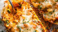 CHICKEN ENCHILADA SPAGHETTI SQUASH BOATS CHICKEN ENCHILADA SPAGHETTI SQUASH BOATS
