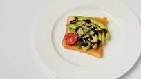 Tostadas de Aguacate y Tomate Tostadas de Aguacate y Tomate