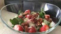 Strawberry Spinach Salad with Candied Pecans Strawberry Spinach Salad with Candied Pecans