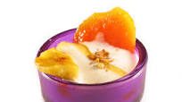 Frutas tropicales con pistachos tostados y yogur Frutas tropicales con pistachos tostados y yogur