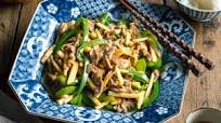 Beef and Green Pepper Stir Fry (Chinjao Rosu) Beef and Green Pepper Stir Fry (Chinjao Rosu)