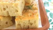 Focaccia alta e morbida Focaccia alta e morbida