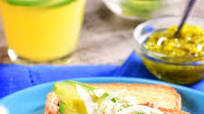 Pan Tostado, Frijoles con Chorizo y Aguacate Pan Tostado, Frijoles con Chorizo y Aguacate