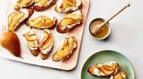 Honey Roasted Pear & Ricotta Crostini: A creamy, sweet starter course that sets the right note Honey Roasted Pear & Ricotta Crostini: A creamy, sweet starter course that sets the right note