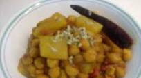 Fennel flavored chickpeas and bottle gourd curry-(gujarati dudhi-chana nu shaak) Fennel flavored chickpeas and bottle gourd curry-(gujarati dudhi-chana nu shaak)