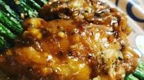 Honey-Garlic Slow Cooker Chicken Thighs Honey-Garlic Slow Cooker Chicken Thighs