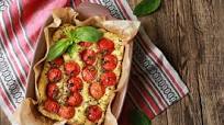 Focaccia di semola con pomodorini Focaccia di semola con pomodorini