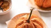 Super Easy Mini Pumpkin Bundt Cakes (Vegan!) Super Easy Mini Pumpkin Bundt Cakes (Vegan!)