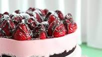 Chocolate Covered Strawberry Cheesecake (No-Bake) Chocolate Covered Strawberry Cheesecake (No-Bake)