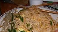 Chicken Pad Thai with Peanut Sauce Chicken Pad Thai with Peanut Sauce