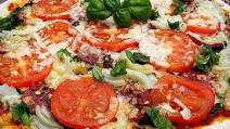 Pizza Alla Mama with Sucuk and Spinach Pizza Alla Mama with Sucuk and Spinach