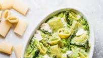 Pasta al forno agli asparagi, burrata e fave Pasta al forno agli asparagi, burrata e fave