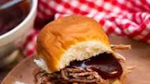 Easy Slow Cooker Pulled Pork Easy Slow Cooker Pulled Pork