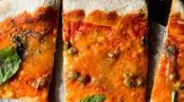Anchovy pizza with Capers (Pizza Napoli) Anchovy pizza with Capers (Pizza Napoli)