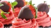 Chocolate Covered Strawberry Cupcakes Chocolate Covered Strawberry Cupcakes